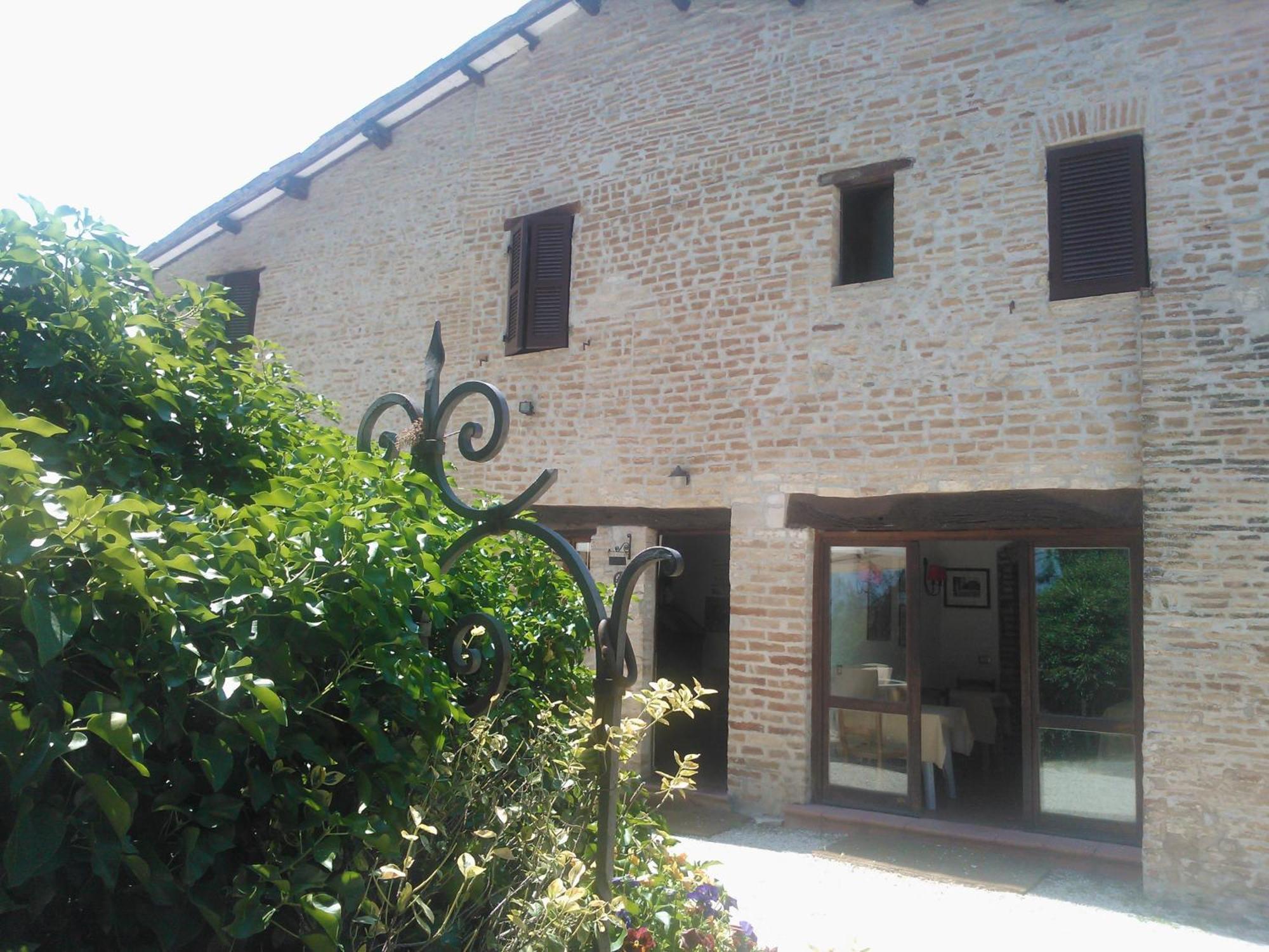 Agriturismo Camiano Piccolo Монтефалько Экстерьер фото