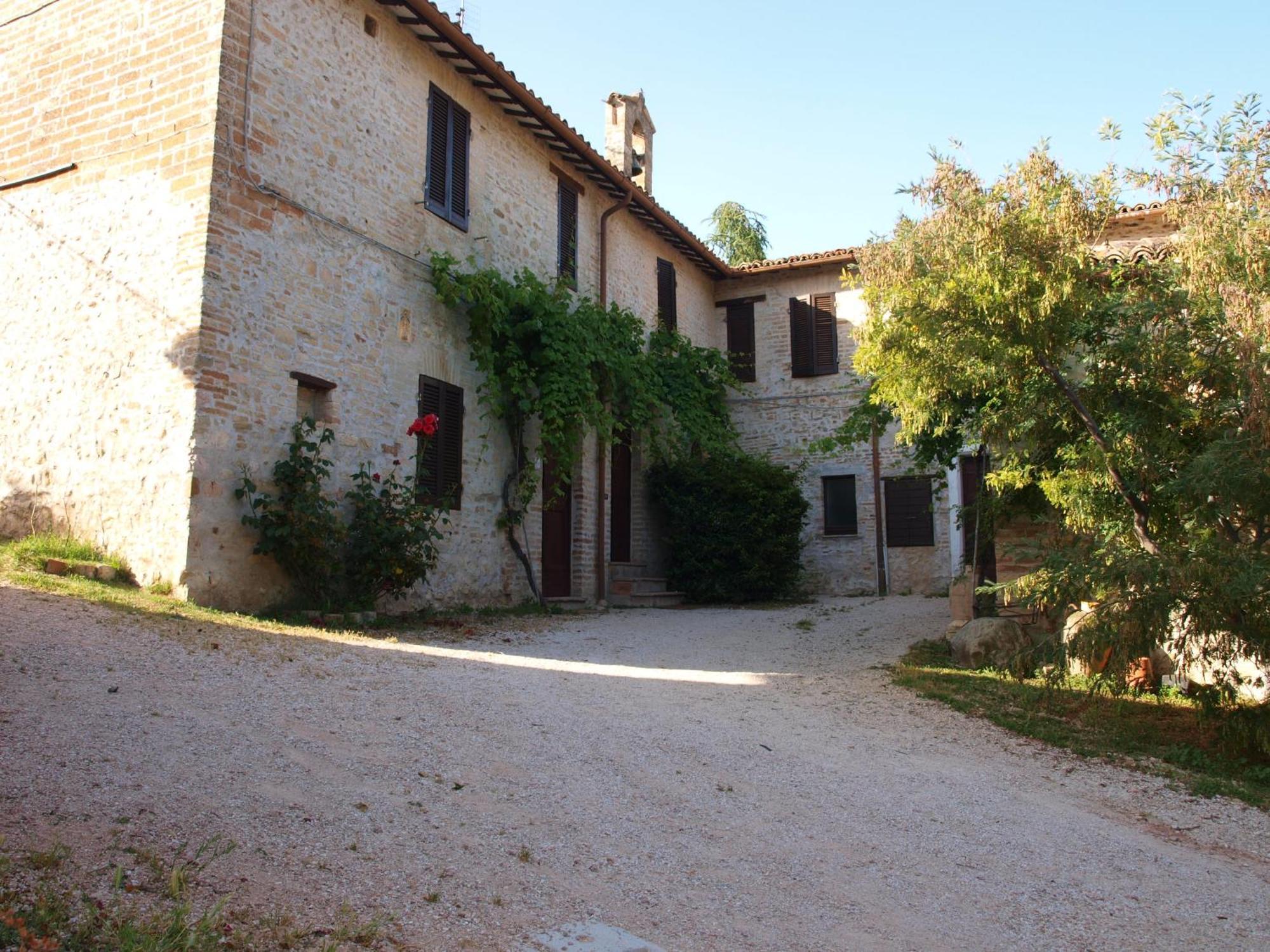 Agriturismo Camiano Piccolo Монтефалько Экстерьер фото